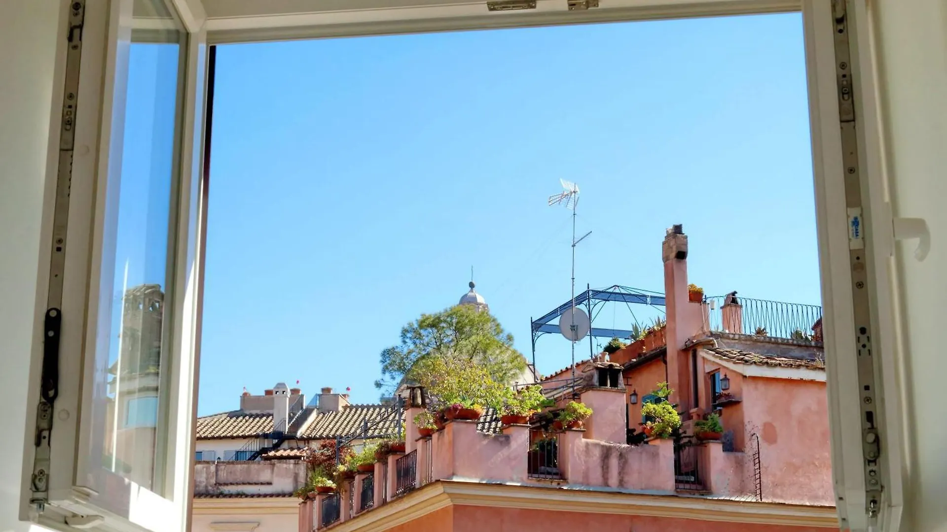 Pantheon Charming Attic | Romeloft Apartment Italy